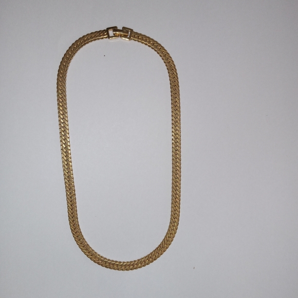 Vintage Monet EUC 16" 18K Gold Plated Herringbone Chain Necklace - Picture 3 of 11
